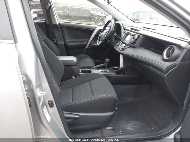 JTMRFREV3JJ223093 Toyota Rav4 Adventure/xle