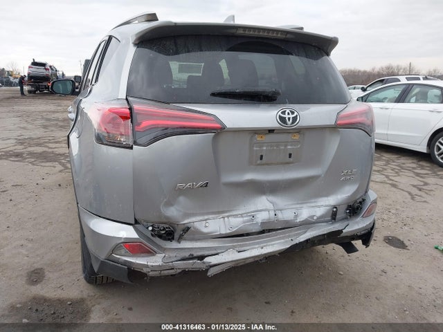JTMRFREV3JJ223093 Toyota Rav4 Adventure/xle
