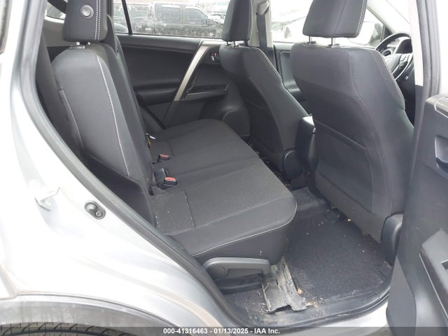 JTMRFREV3JJ223093 Toyota Rav4 Adventure/xle