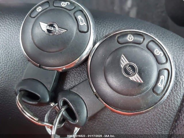 2011 MINI COOPER CLUBMAN WMWZF3C51BT187925 Photo 10