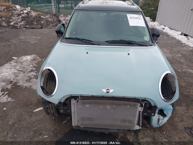2011 MINI COOPER CLUBMAN WMWZF3C51BT187925 Photo 5