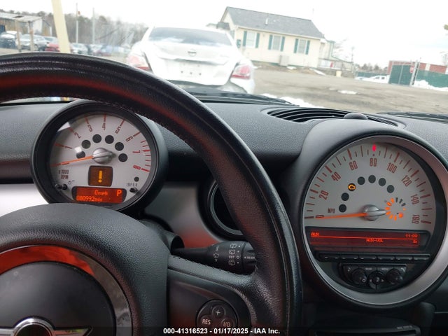 2011 MINI COOPER CLUBMAN WMWZF3C51BT187925 Photo 6