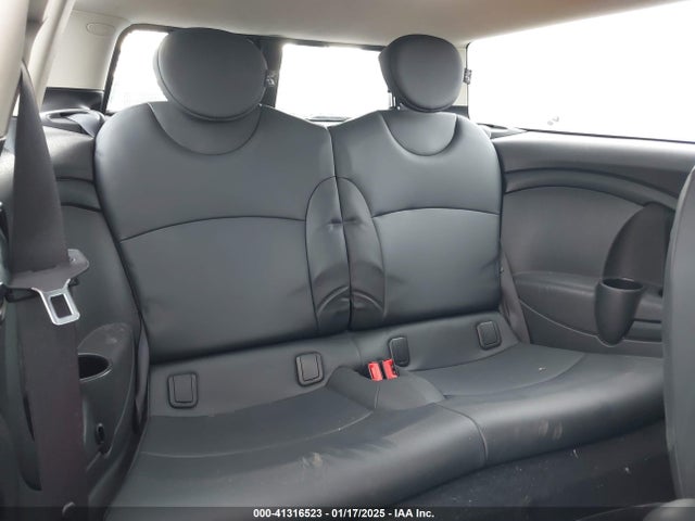 2011 MINI COOPER CLUBMAN WMWZF3C51BT187925 Photo 7
