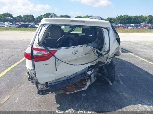 5TDYZ3DC4HS823084 Toyota Sienna Xle 8 Passenger