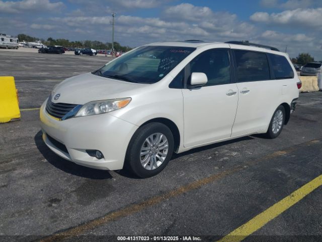 5TDYZ3DC4HS823084 Toyota Sienna Xle 8 Passenger