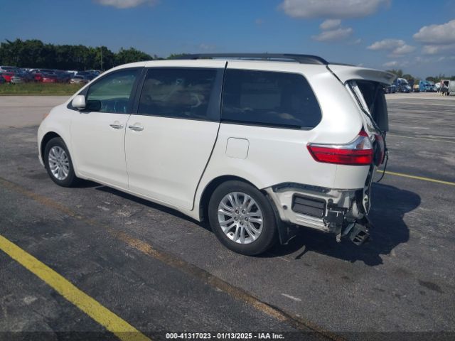 5TDYZ3DC4HS823084 Toyota Sienna Xle 8 Passenger
