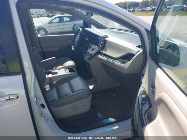 5TDYZ3DC4HS823084 Toyota Sienna Xle 8 Passenger