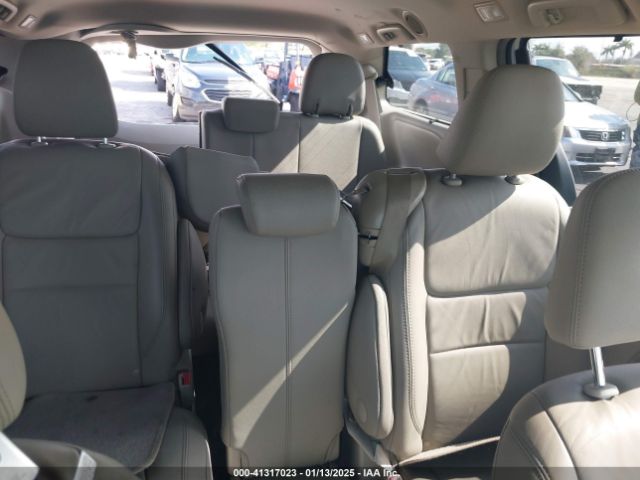 5TDYZ3DC4HS823084 Toyota Sienna Xle 8 Passenger