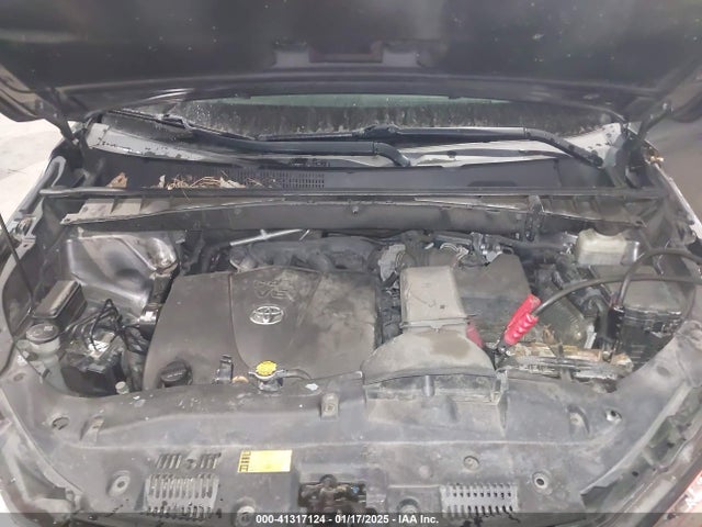 5TDBZRFH9HS449976 Toyota Highlander Le