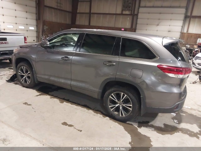 5TDBZRFH9HS449976 Toyota Highlander Le