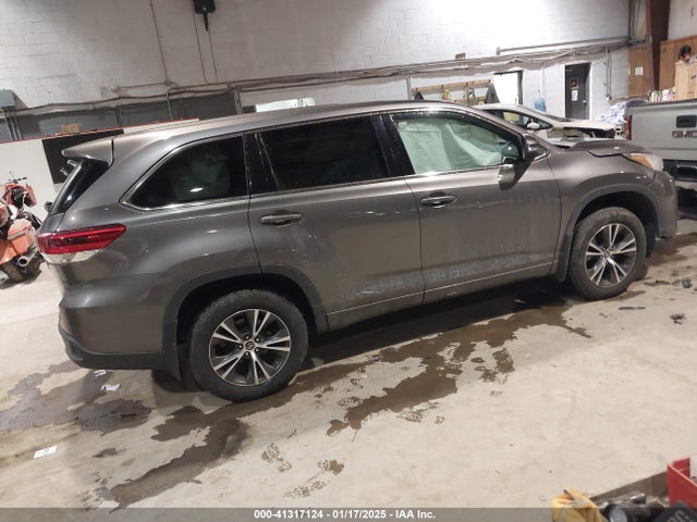 5TDBZRFH9HS449976 Toyota Highlander Le