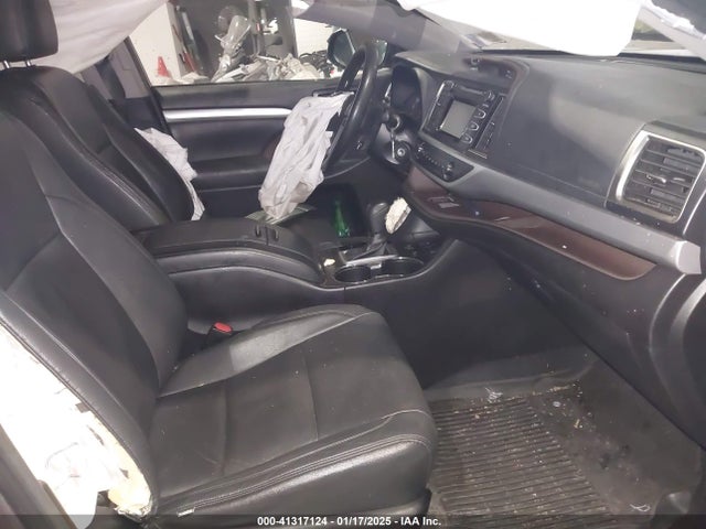 5TDBZRFH9HS449976 Toyota Highlander Le