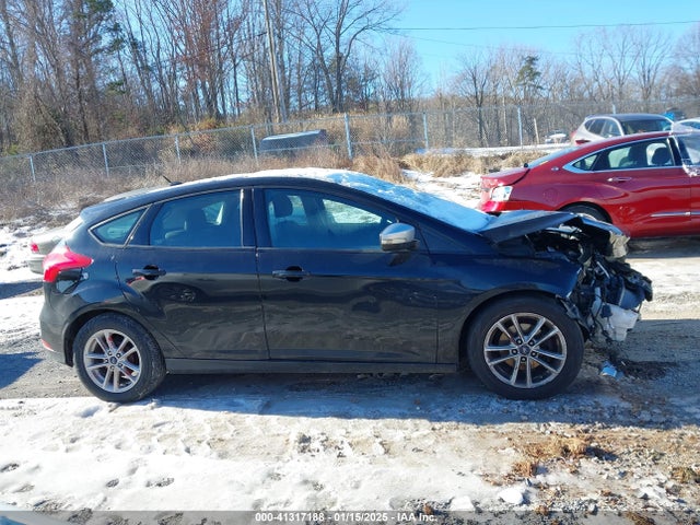 Ford FOCUS SE 2017 1FADP3K29HL290770 Image 14