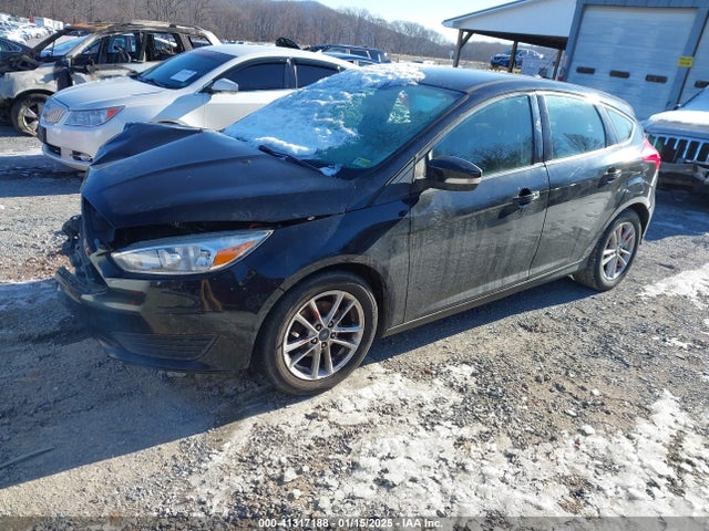 Ford FOCUS SE 2017 1FADP3K29HL290770 Image 2