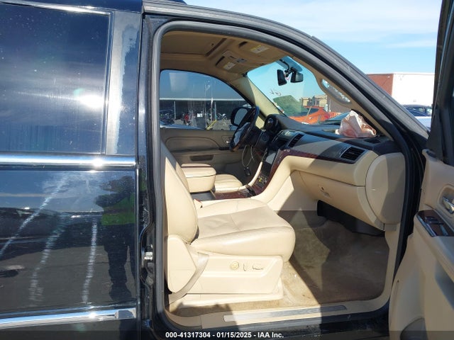 2011 CADILLAC ESCALADE ESV 1GYS3HEF1BR373097 Photo 4