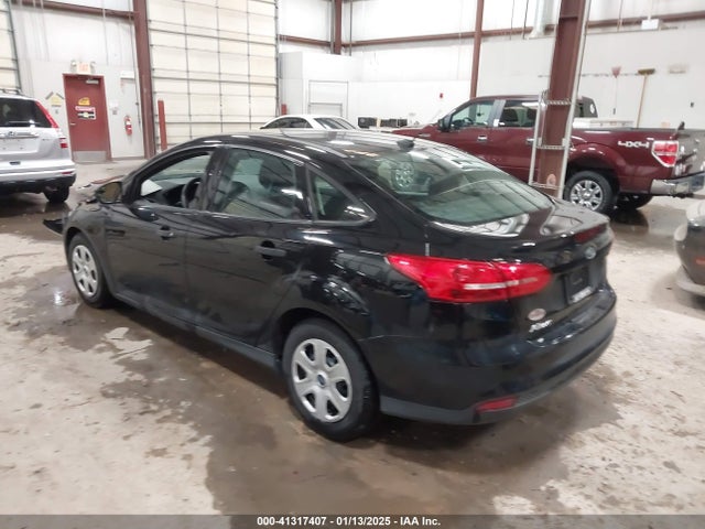 Ford Focus 2018 1FADP3E20JL322331 Image 3