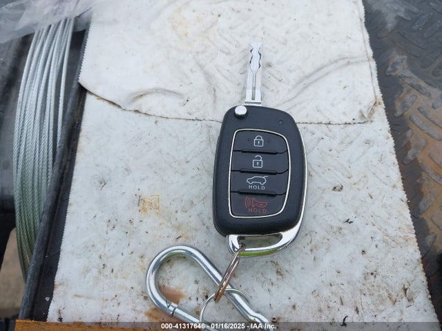 KM8J3CA49HU592142 Hyundai TUCSON SE