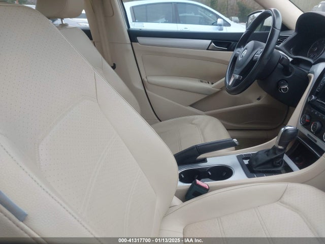 2013 Volkswagen Passat 2.0l Tdi Se მანქანა იყიდება აუქციონზე, vin: 1VWBN7A33DC141142, აუქციონის ნომერი: 41317700