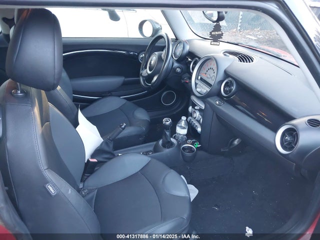 2010 MINI COOPER WMWMF3C50ATU79512 Photo 4