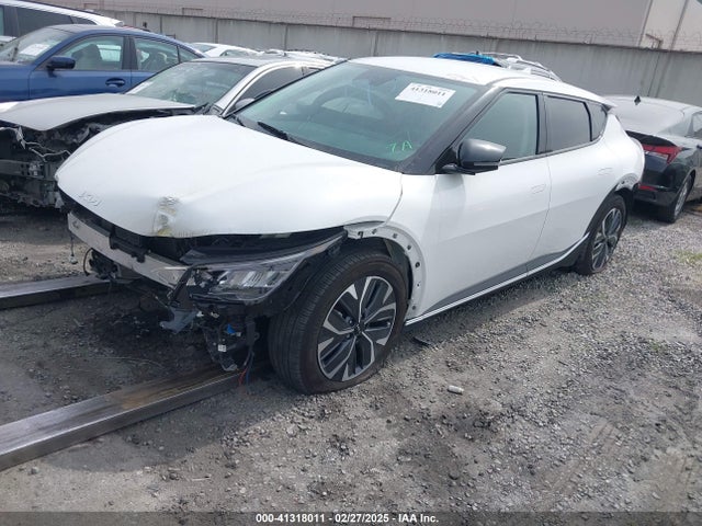 KIA EV6 LIGHT 2023 KNDC34LB1P5608728 Image 2