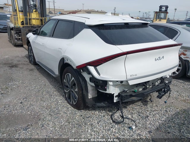 KIA EV6 LIGHT 2023 KNDC34LB1P5608728 Image 3