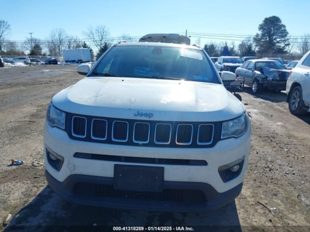 3C4NJDBB5KT742280 Jeep Compass Latitude 4x4