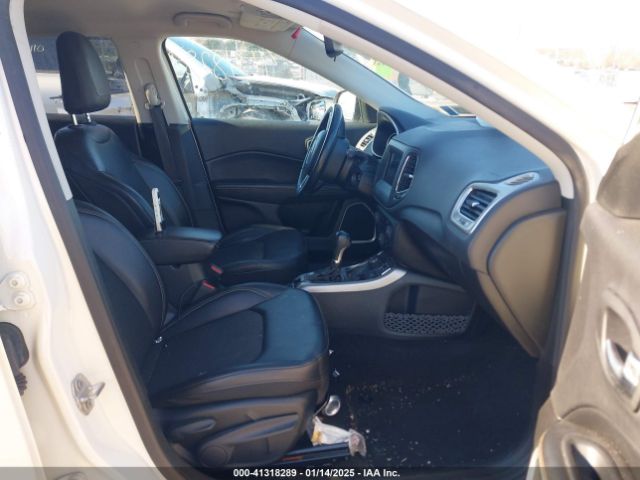 3C4NJDBB5KT742280 Jeep Compass Latitude 4x4