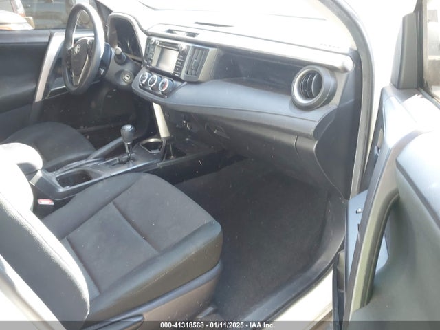 Toyota RAV4 LE 2017 JTMZFREV2HJ711817 Image 5
