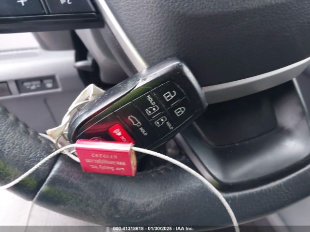 5TDYRKEC5NS109260 Toyota SIENNA XLE