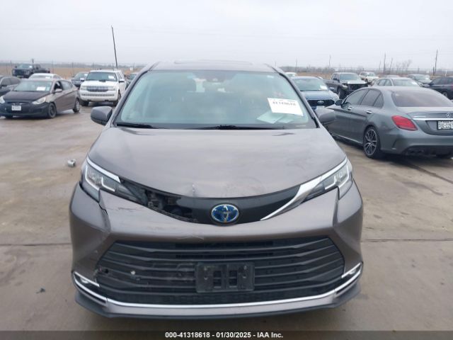 5TDYRKEC5NS109260 Toyota SIENNA XLE