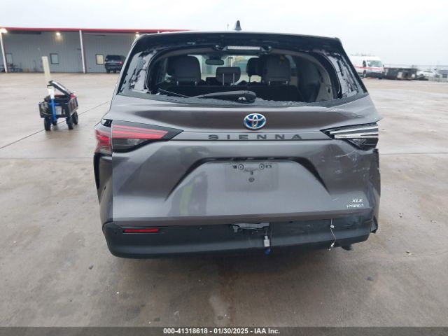 5TDYRKEC5NS109260 Toyota SIENNA XLE