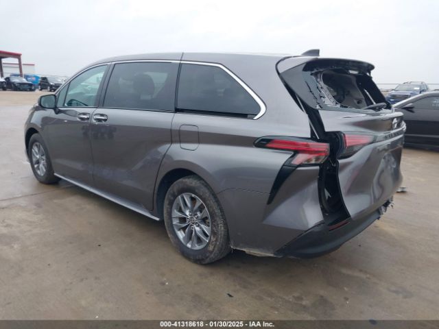 5TDYRKEC5NS109260 Toyota SIENNA XLE