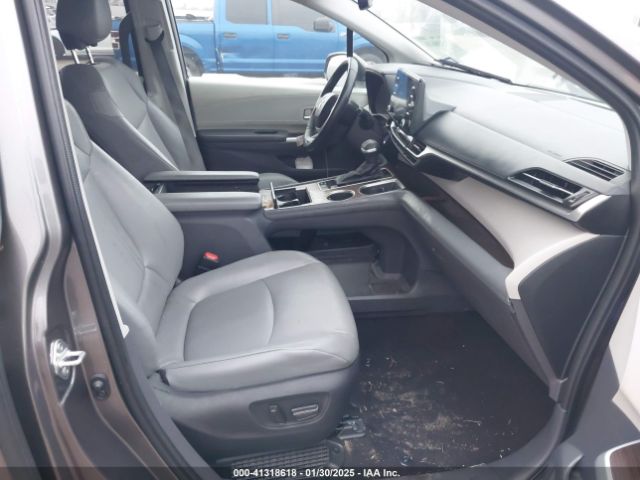 5TDYRKEC5NS109260 Toyota SIENNA XLE