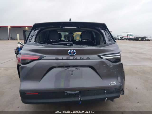 5TDYRKEC5NS109260 Toyota SIENNA XLE