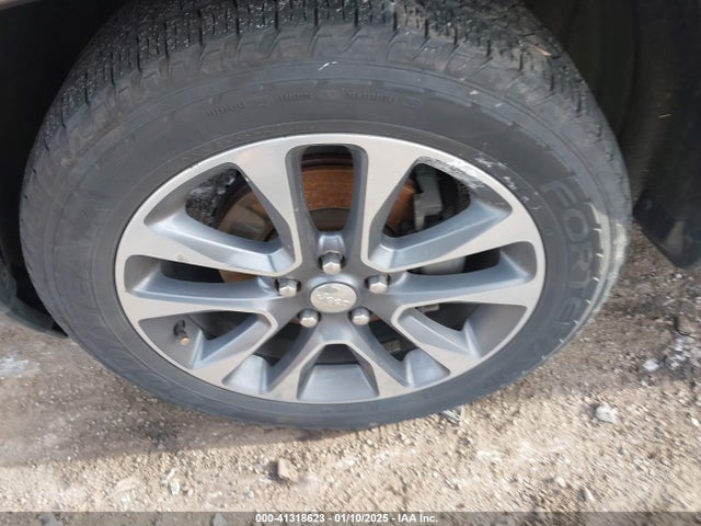 1C4RJFCG2HC739820 Jeep Grand Cherokee Overland 4x4