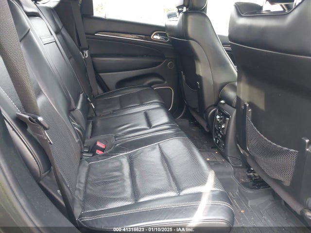 1C4RJFCG2HC739820 Jeep Grand Cherokee Overland 4x4