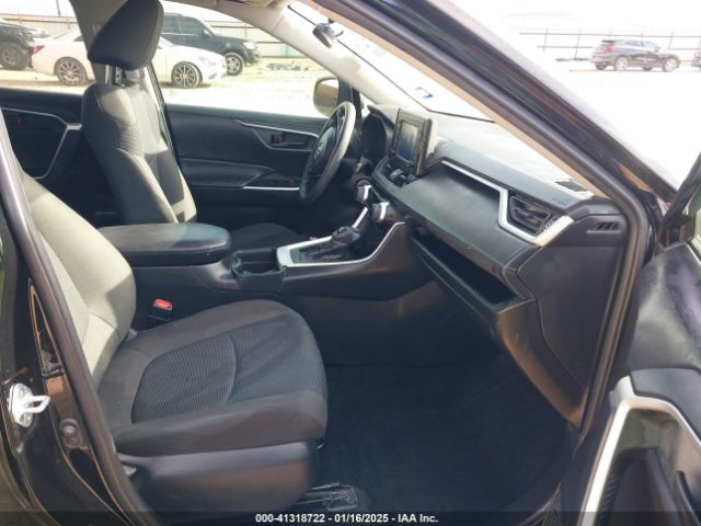 2T3H1RFVXMC160753 Toyota RAV4 LE