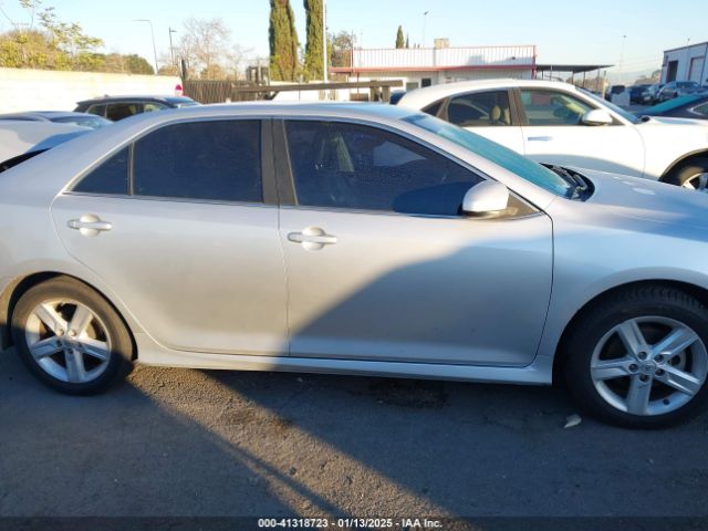 4T1BF1FK0EU824713 Toyota CAMRY SE