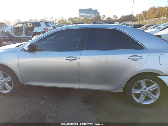 4T1BF1FK0EU824713 Toyota CAMRY SE