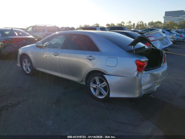 4T1BF1FK0EU824713 Toyota CAMRY SE
