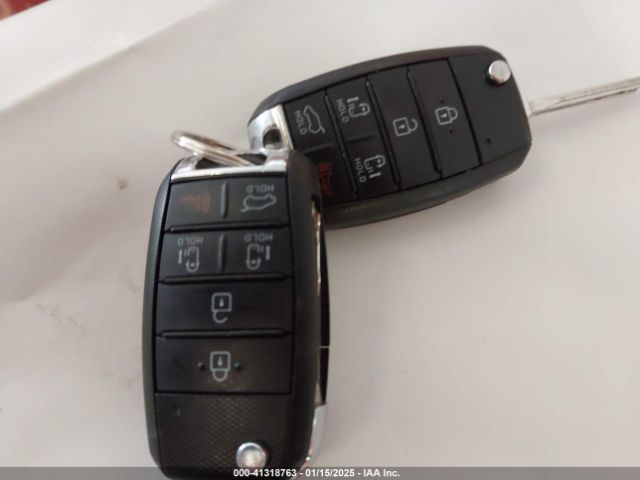 KNDMB5C15G6178068 KIA SEDONA LX