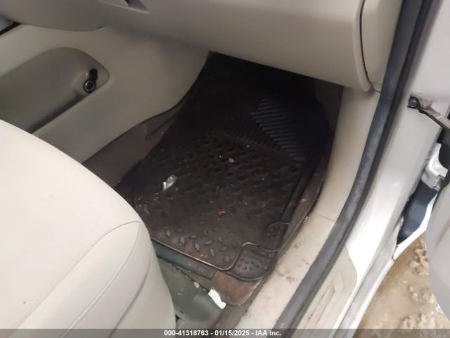 KNDMB5C15G6178068 KIA SEDONA LX