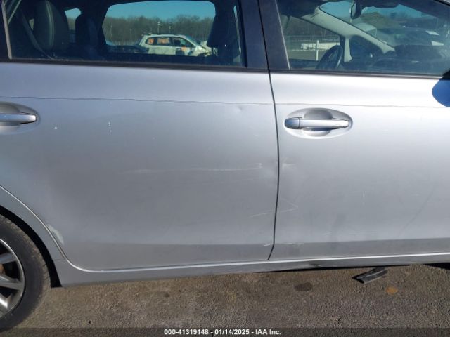 JTDZN3EUXHJ062209 Toyota PRIUS V