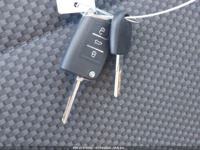 1VWAT7A3XEC033944 Volkswagen Passat 1.8t S