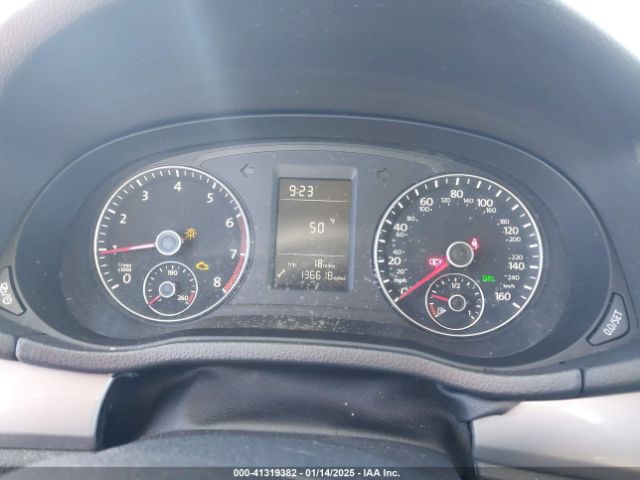 1VWAT7A3XEC033944 Volkswagen Passat 1.8t S