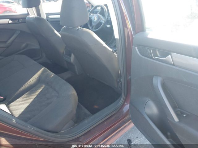 1VWAT7A3XEC033944 Volkswagen Passat 1.8t S