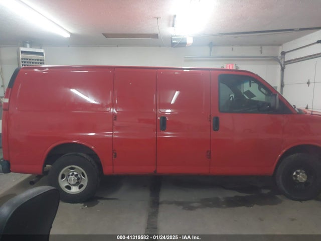 Chevrolet Express 2500 Work Van 2017 1GCWGAFF3H1103538 Image 14