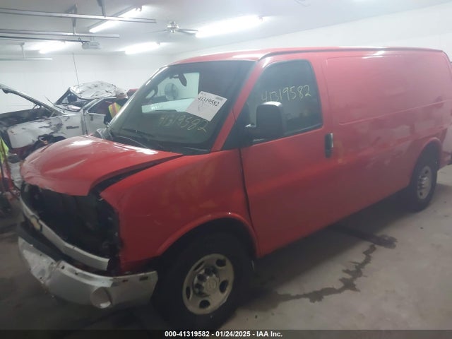 Chevrolet Express 2500 Work Van 2017 1GCWGAFF3H1103538 Image 2