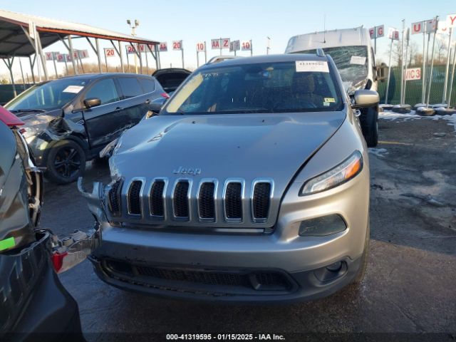 1C4PJLCB9FW683705 Jeep Cherokee Latitude