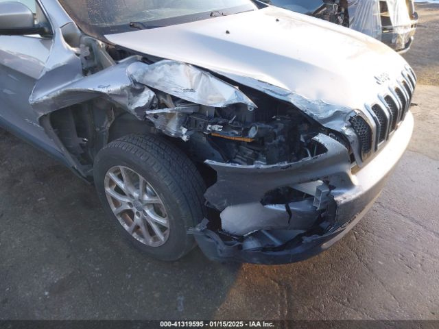 1C4PJLCB9FW683705 Jeep Cherokee Latitude